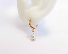 Cargar imagen en el visor de la galería, ARGOLLAS PERLA CLASSIC BIG ENCHAPADO EN ORO