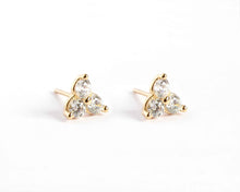 Cargar imagen en el visor de la galería, AROS FLOR DE TRIANGULOS ENCHAPADOS EN ORO