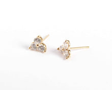 Cargar imagen en el visor de la galería, AROS FLOR DE TRIANGULOS ENCHAPADOS EN ORO