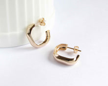 Cargar imagen en el visor de la galería, ARGOLLAS SQUARE ENCHAPADO EN ORO