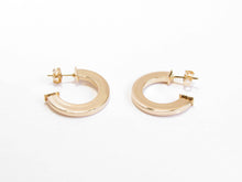 Cargar imagen en el visor de la galería, ARGOLLAS ELISA ENCHAPADAS EN ORO