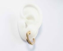 Cargar imagen en el visor de la galería, ARGOLLAS ELISA ENCHAPADAS EN ORO