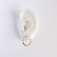 Cargar imagen en el visor de la galería, ARGOLLAS ENTRELAZADAS ENCHAPADO EN ORO