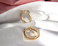 Cargar imagen en el visor de la galería, ARGOLLAS ITALIAN FIT ENCHAPADAS EN ORO