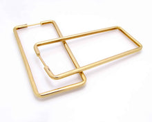 Cargar imagen en el visor de la galería, ARGOLLAS RECTANGULARES ENCHAPADAS EN ORO