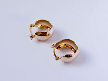 Cargar imagen en el visor de la galería, ARGOLLAS BOTE CIERRE ITALIANO ENCHAPADAS EN ORO