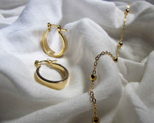 Cargar imagen en el visor de la galería, ARGOLLAS BOTE ITALIANO ENCHAPADAS EN ORO