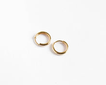 Cargar imagen en el visor de la galería, ARGOLLAS BASICAS TRADICIONALES ENCHAPADAS EN ORO