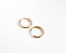 Cargar imagen en el visor de la galería, ARGOLLAS BASICAS TRADICIONALES ENCHAPADAS EN ORO