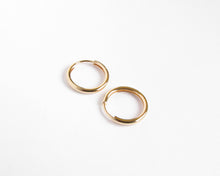 Cargar imagen en el visor de la galería, ARGOLLAS BASICAS TRADICIONALES ENCHAPADAS EN ORO