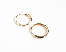 Cargar imagen en el visor de la galería, ARGOLLAS BASICAS TRADICIONALES ENCHAPADAS EN ORO