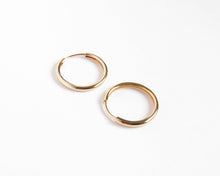 Cargar imagen en el visor de la galería, ARGOLLAS BASICAS TRADICIONALES ENCHAPADAS EN ORO
