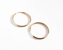 Cargar imagen en el visor de la galería, ARGOLLAS BASICAS TRADICIONALES ENCHAPADAS EN ORO