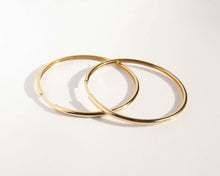 Cargar imagen en el visor de la galería, ARGOLLAS BASICAS TRADICIONALES ENCHAPADAS EN ORO