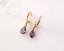 Cargar imagen en el visor de la galería, ARGOLLAS GOTA COLOR ENCHAPADAS EN ORO