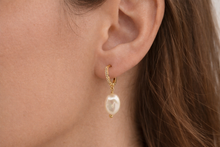 Cargar imagen en el visor de la galería, AROS PERLA CULTIVADA ENCHAPADO EN ORO
