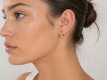Cargar imagen en el visor de la galería, ARGOLLAS COLOR THICK ENCHAPADAS EN ORO

