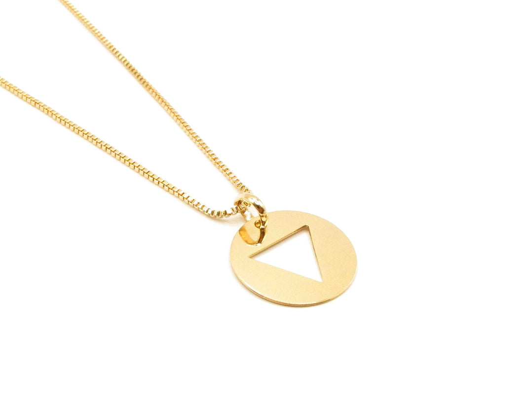 MEDALLA TRIANGULO ENCHAPADO EN ORO