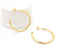 Cargar imagen en el visor de la galería, ARGOLLAS BASICAS 30MM ENCHAPADAS EN ORO
