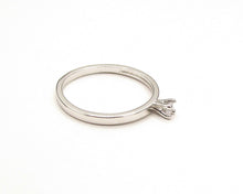 Cargar imagen en el visor de la galería, ANILLO PUNTO SOLITARIO ENCHAPADO EN ORO BLANCO
