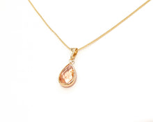 Cargar imagen en el visor de la galería, COLLAR GOTA ROSA SALMÓN ENCHAPADO EN ORO
