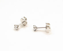 Cargar imagen en el visor de la galería, AROS CIRCON REDONDO ENCHAPADO EN ORO BLANCO
