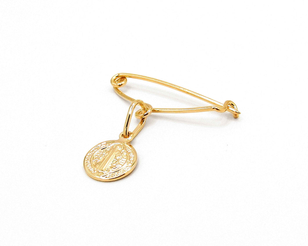 PRENDEDOR SAN BENITO ENCHAPADO EN ORO