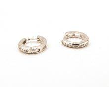 Cargar imagen en el visor de la galería, ARGOLLAS JULI ENCHAPADAS EN ORO BLANCO
