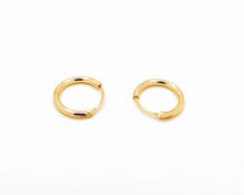 Cargar imagen en el visor de la galería, ARGOLLA BÁSICA BISAGRA ENCHAPADA EN ORO

