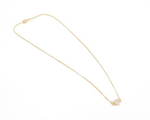 Cargar imagen en el visor de la galería, COLLAR FLOR CHOCKER ENCHAPADO EN ORO
