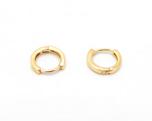 Cargar imagen en el visor de la galería, ARGOLLAS BASIC ENCHAPADAS EN ORO 11 mm
