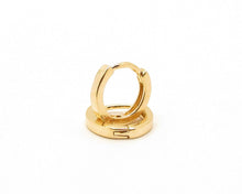 Cargar imagen en el visor de la galería, ARGOLLAS BASIC ENCHAPADAS EN ORO 11 mm
