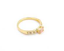 Cargar imagen en el visor de la galería, ANILLO SOLITARIO ROSADO ENCHAPADO EN ORO
