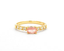 Cargar imagen en el visor de la galería, ANILLO SOLITARIO ROSADO ENCHAPADO EN ORO
