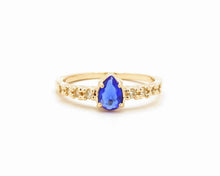 Cargar imagen en el visor de la galería, ANILLO SOLITARIO AZUL ENCHAPADO EN ORO
