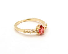 Cargar imagen en el visor de la galería, ANILLO GOTA ROJA ENCHAPADO EN ORO
