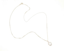 Cargar imagen en el visor de la galería, COLLAR RELICARIO MINI ENCHAPADO EN ORO BLANCO

