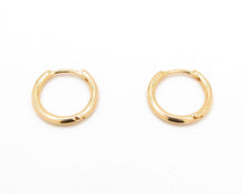 Cargar imagen en el visor de la galería, ARGOLLAS BASICAS ENCHAPADAS EN ORO 20 mm
