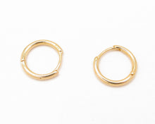 Cargar imagen en el visor de la galería, ARGOLLAS BASICAS ENCHAPADAS EN ORO 20 mm
