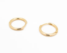 Cargar imagen en el visor de la galería, ARGOLLAS BASICAS ENCHAPADAS EN ORO 20 mm
