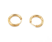 Cargar imagen en el visor de la galería, ARGOLLAS BASICAS ENCHAPADAS EN ORO 17 mm
