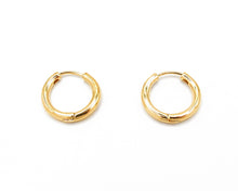 Cargar imagen en el visor de la galería, ARGOLLAS BASICAS ENCHAPADAS EN ORO 17 mm
