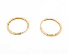 Cargar imagen en el visor de la galería, ARGOLLAS BASICAS TRADICIONALES ENCHAPADAS EN ORO
