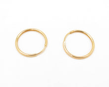 Cargar imagen en el visor de la galería, ARGOLLAS BASICAS TRADICIONALES ENCHAPADAS EN ORO
