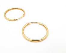 Cargar imagen en el visor de la galería, ARGOLLAS BASICAS TRADICIONALES ENCHAPADAS EN ORO
