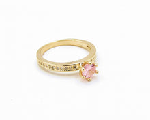 Cargar imagen en el visor de la galería, ANILLO SOLITARIO ROSA  ENCHAPADO EN ORO
