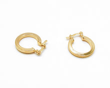 Cargar imagen en el visor de la galería, ARGOLLAS MEDIANAS ENCHAPADAS EN ORO 18 MM
