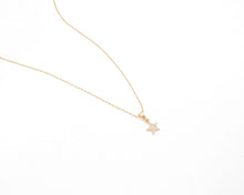 Cargar imagen en el visor de la galería, COLLAR ESTRELLA CIRCONES ENCHAPADO EN ORO

