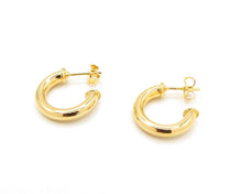 Cargar imagen en el visor de la galería, ARGOLLAS STUD ENCHAPADAS EN ORO 18K
