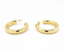 Cargar imagen en el visor de la galería, ARGOLLAS GRUESAS GRANDES ENCHAPADAS EN ORO 37 MM
